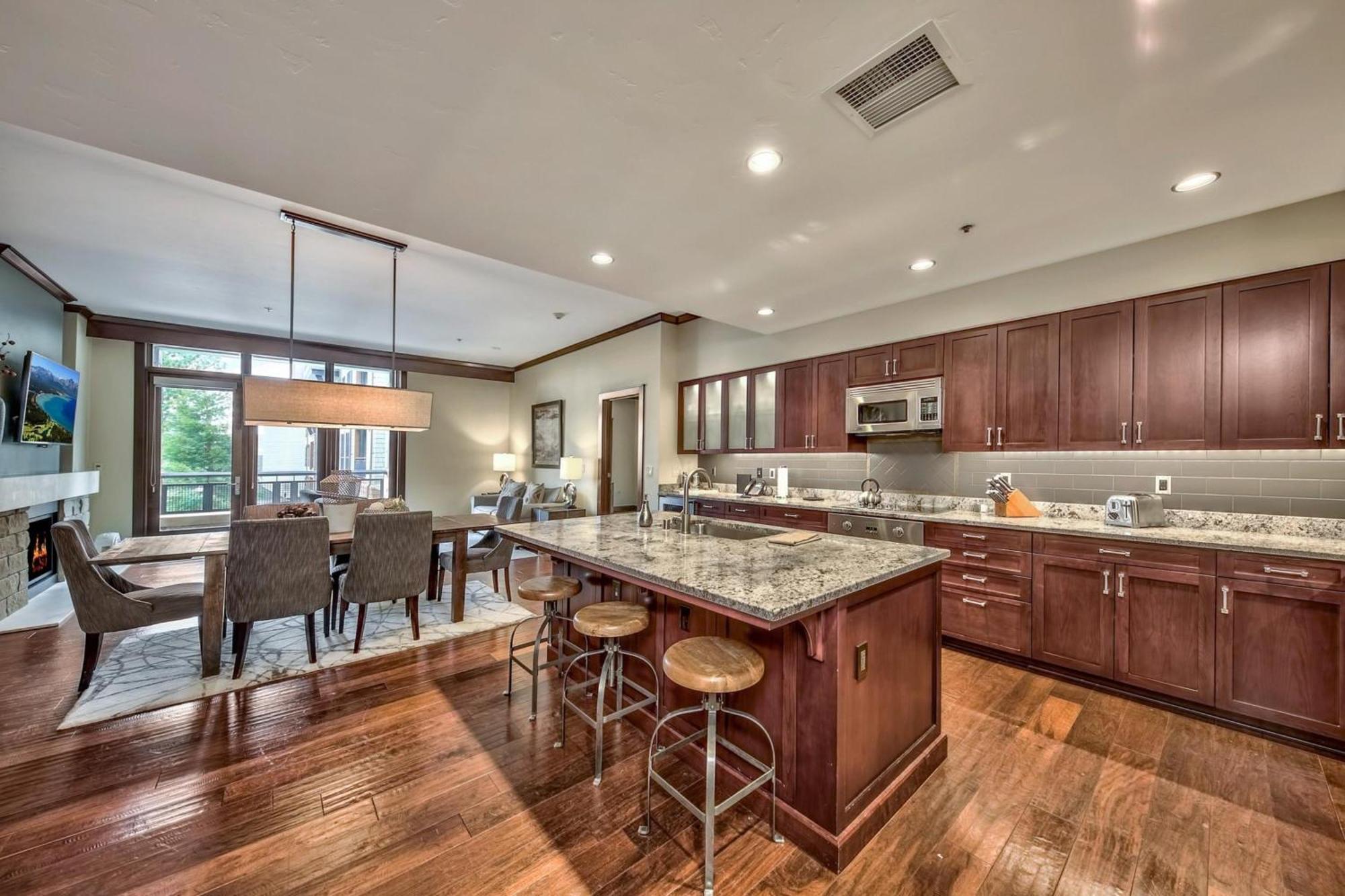 טראקי Constellation Residences מראה חיצוני תמונה