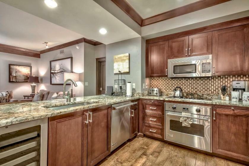 טראקי Constellation Residences מראה חיצוני תמונה
